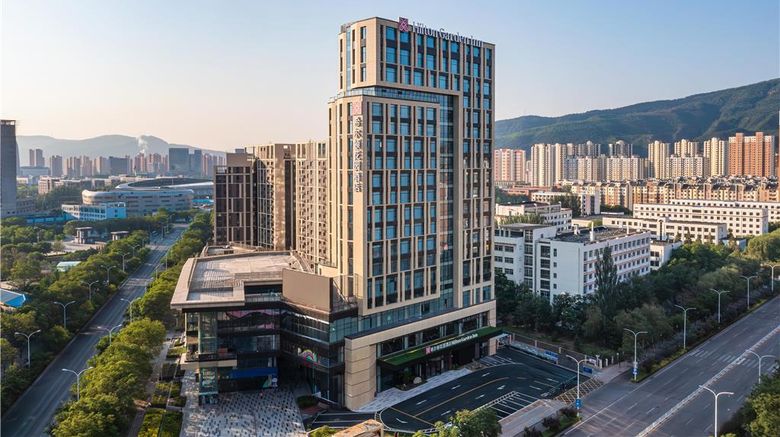 <b>Hilton Garden Inn Chengde High-Tech Zone Exterior</b>. Images powered by <a href="https://iceportal.shijigroup.com/" title="IcePortal" target="_blank">IcePortal</a>.