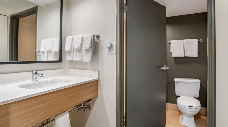 <b>Spark by Hilton Kannapolis Room</b>. Images powered by <a href="https://iceportal.shijigroup.com/" title="IcePortal" target="_blank">IcePortal</a>.