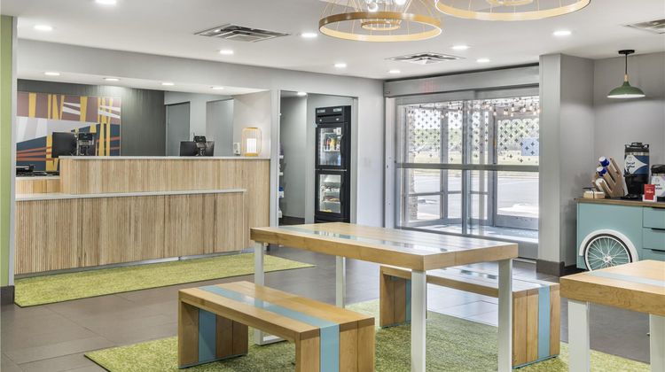 Spark by Hilton Kannapolis Lobby
