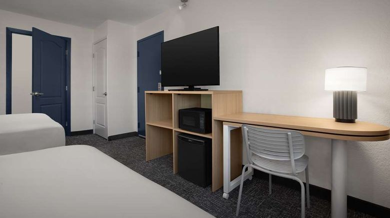 <b>Spark by Hilton San Jose Airport Room</b>. Images powered by <a href="https://iceportal.shijigroup.com/" title="IcePortal" target="_blank">IcePortal</a>.