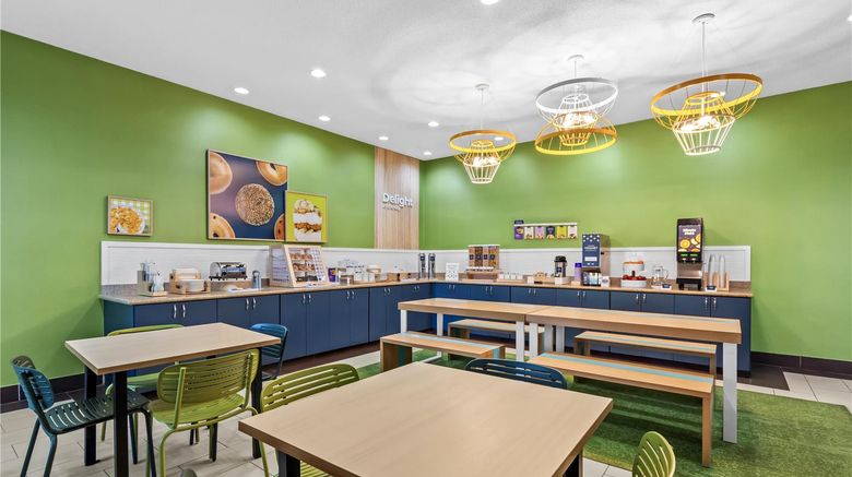 <b>Spark by Hilton La Grange Restaurant</b>. Images powered by <a href="https://iceportal.shijigroup.com/" title="IcePortal" target="_blank">IcePortal</a>.