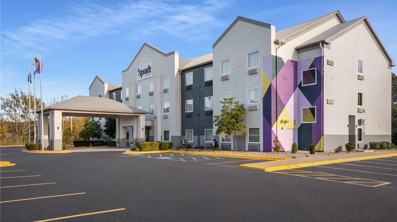 <b>Spark by Hilton La Grange Exterior</b>. Images powered by <a href="https://iceportal.shijigroup.com/" title="IcePortal" target="_blank">IcePortal</a>.
