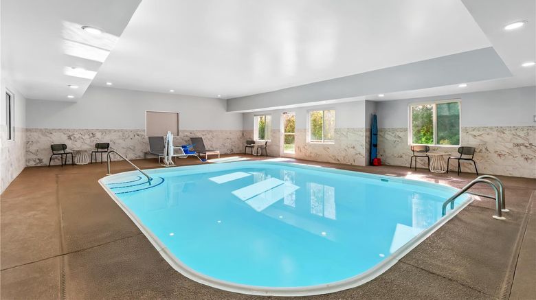 <b>Spark by Hilton La Grange Pool</b>. Images powered by <a href="https://iceportal.shijigroup.com/" title="IcePortal" target="_blank">IcePortal</a>.