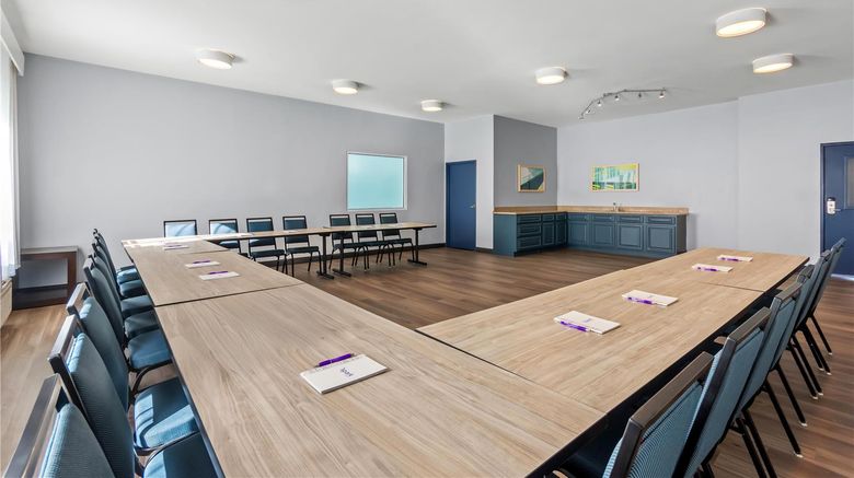 <b>Spark by Hilton La Grange Meeting</b>. Images powered by <a href="https://iceportal.shijigroup.com/" title="IcePortal" target="_blank">IcePortal</a>.