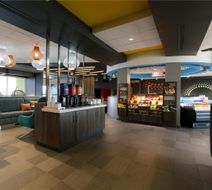 Tru by Hilton Hazleton Lobby