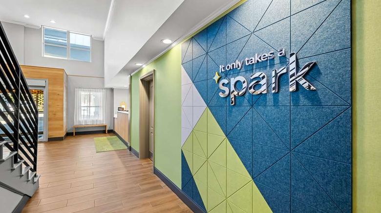 <b>Spark by Hilton Woodbridge Lobby</b>. Images powered by <a href="https://iceportal.shijigroup.com/" title="IcePortal" target="_blank">IcePortal</a>.