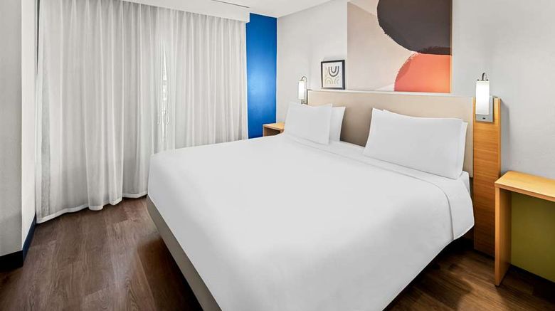 <b>Spark by Hilton Woodbridge Room</b>. Images powered by <a href="https://iceportal.shijigroup.com/" title="IcePortal" target="_blank">IcePortal</a>.