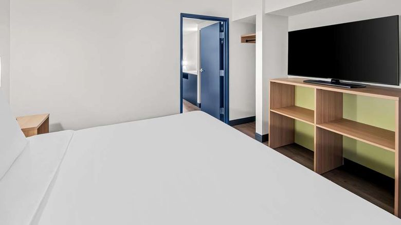 <b>Spark by Hilton Woodbridge Room</b>. Images powered by <a href="https://iceportal.shijigroup.com/" title="IcePortal" target="_blank">IcePortal</a>.