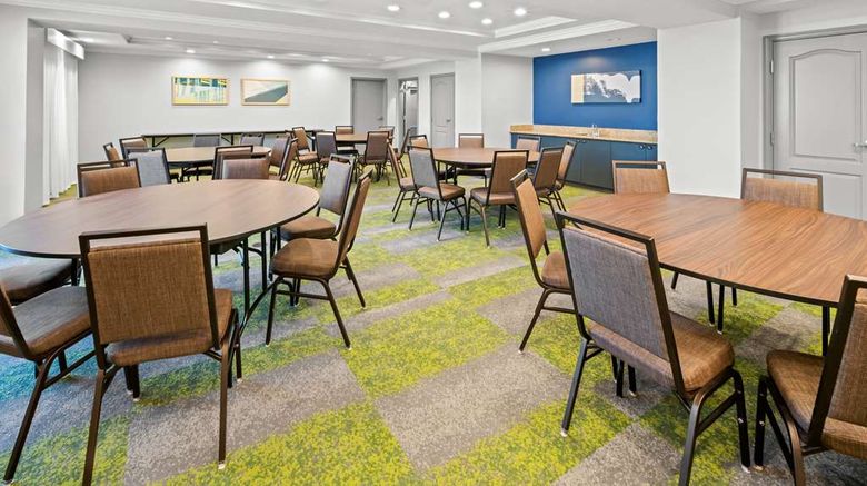 <b>Spark by Hilton Woodbridge Meeting</b>. Images powered by <a href="https://iceportal.shijigroup.com/" title="IcePortal" target="_blank">IcePortal</a>.