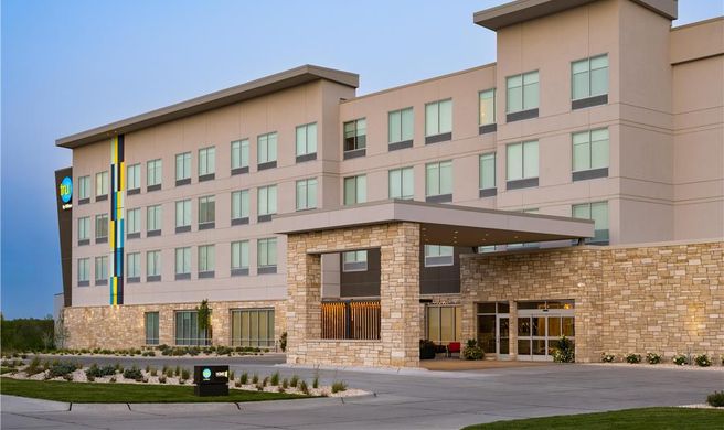Tru By Hilton Kearney Exterior