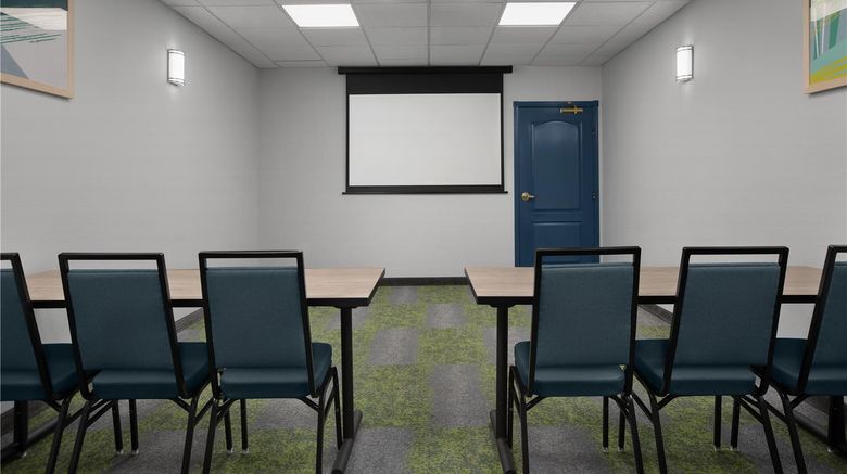 <b>Spark by Hilton Washington Meadowlands B Meeting</b>. Images powered by <a href="https://iceportal.shijigroup.com/" title="IcePortal" target="_blank">IcePortal</a>.