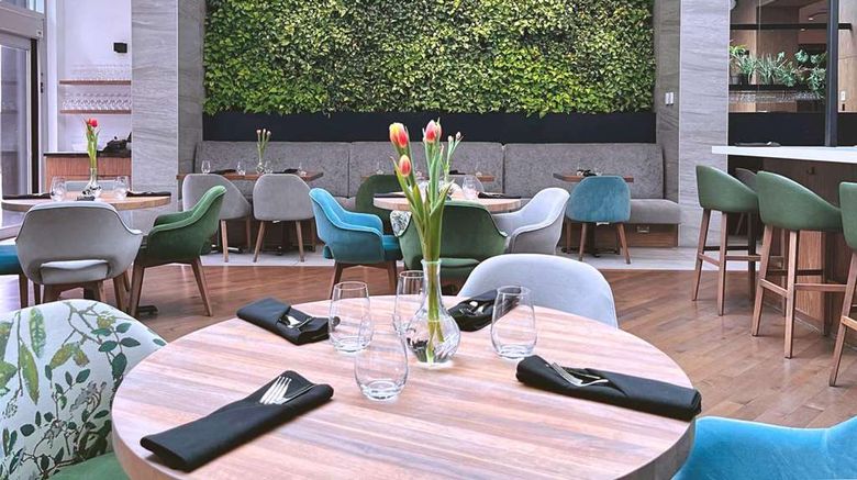 <b>Hotel Mortagne Restaurant</b>. Images powered by <a href="https://iceportal.shijigroup.com/" title="IcePortal" target="_blank">IcePortal</a>.