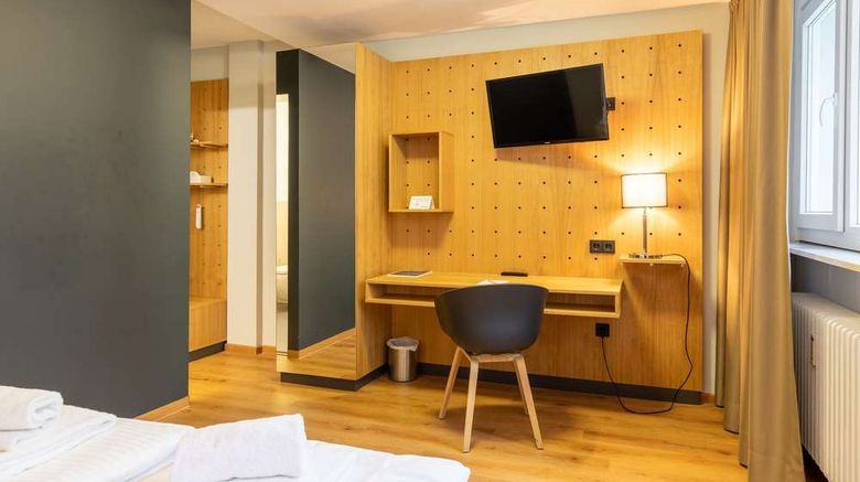 <b>mk Hotel Frankfurt Room</b>. Images powered by <a href="https://iceportal.shijigroup.com/" title="IcePortal" target="_blank">IcePortal</a>.