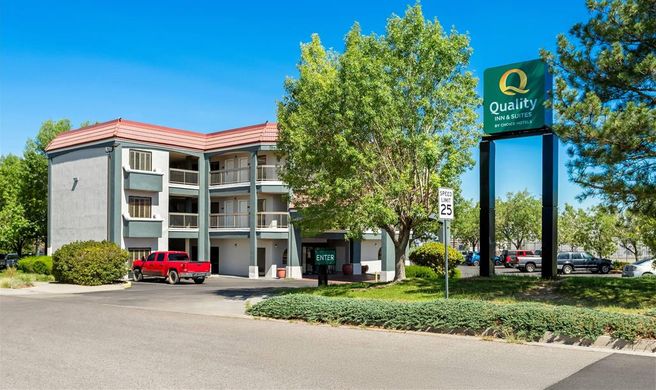 Quality Inn & Suites Exterior