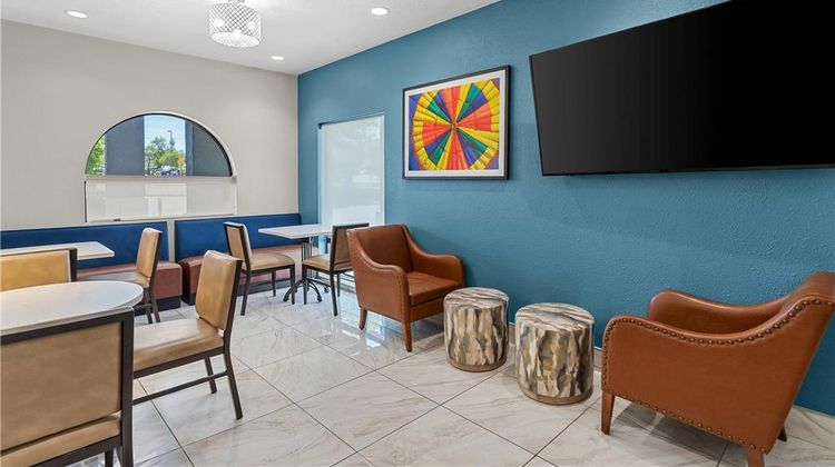 Quality Inn & Suites Lobby