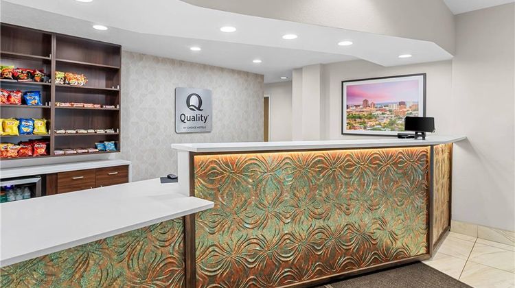 Quality Inn & Suites Lobby