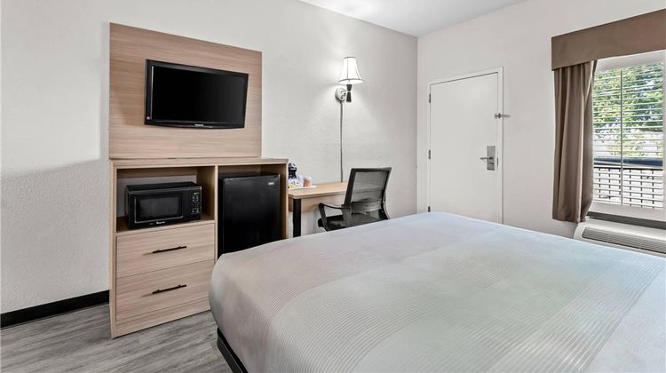Quality Inn & Suites Room