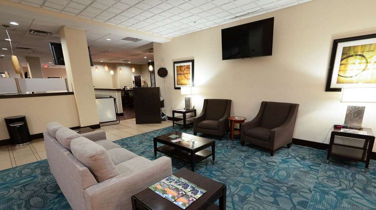 Quality Inn & Suites Downtown Mansfield Lobby