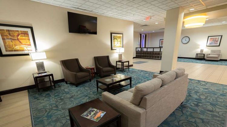 Quality Inn & Suites Downtown Mansfield Lobby