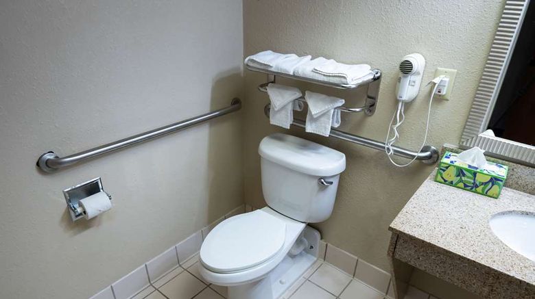 <b>Quality Inn & Suites Downtown Mansfield Suite</b>. Images powered by <a href="https://iceportal.shijigroup.com/" title="IcePortal" target="_blank">IcePortal</a>.