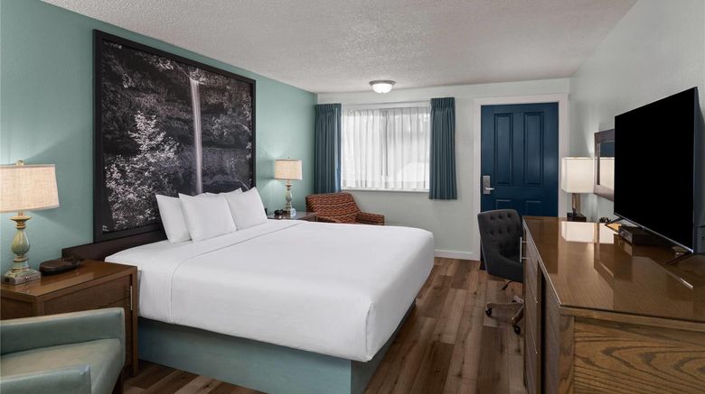 <b>Super 8 by Wyndham Florence Room</b>. Images powered by <a href="https://iceportal.shijigroup.com/" title="IcePortal" target="_blank">IcePortal</a>.