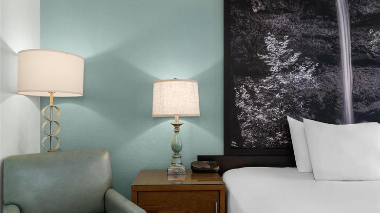 <b>Super 8 by Wyndham Florence Room</b>. Images powered by <a href="https://iceportal.shijigroup.com/" title="IcePortal" target="_blank">IcePortal</a>.