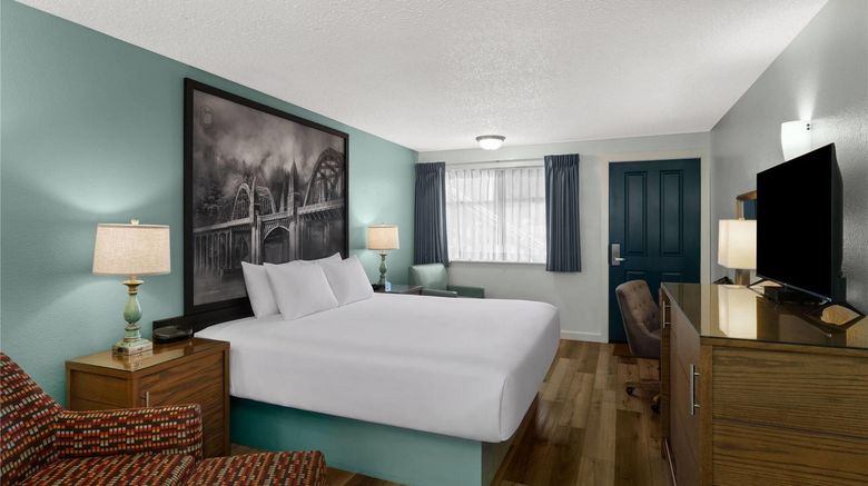 <b>Super 8 by Wyndham Florence Room</b>. Images powered by <a href="https://iceportal.shijigroup.com/" title="IcePortal" target="_blank">IcePortal</a>.