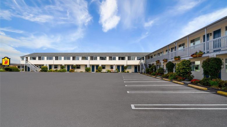 <b>Super 8 by Wyndham Florence Exterior</b>. Images powered by <a href="https://iceportal.shijigroup.com/" title="IcePortal" target="_blank">IcePortal</a>.