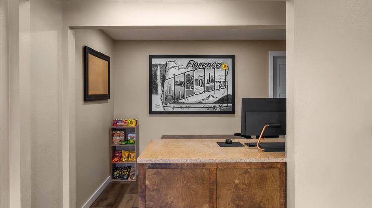 Super 8 by Wyndham Florence Lobby