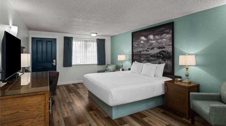 <b>Super 8 by Wyndham Florence Room</b>. Images powered by <a href="https://iceportal.shijigroup.com/" title="IcePortal" target="_blank">IcePortal</a>.