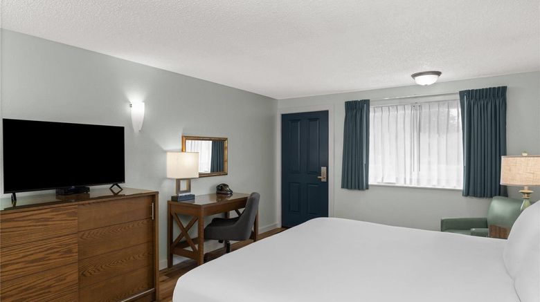 <b>Super 8 by Wyndham Florence Room</b>. Images powered by <a href="https://iceportal.shijigroup.com/" title="IcePortal" target="_blank">IcePortal</a>.