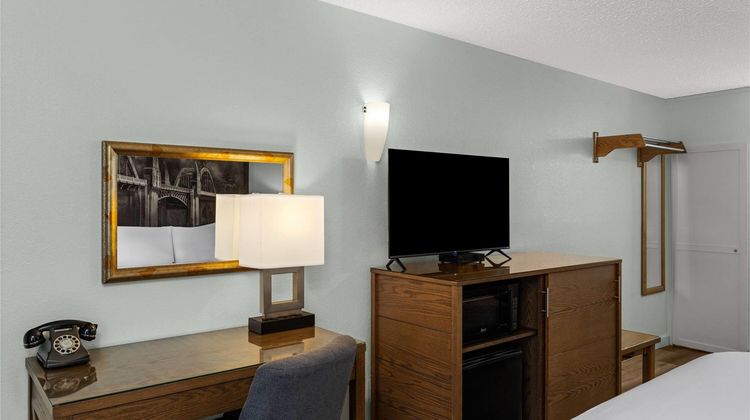 Super 8 by Wyndham Florence Room
