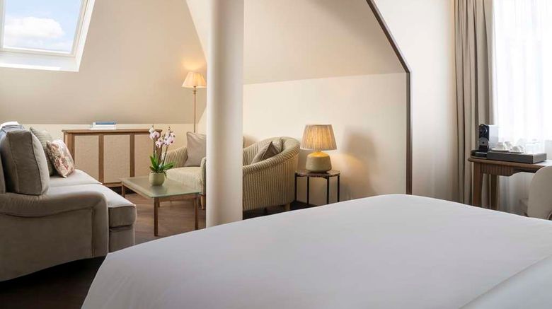 <b>Brunfels Hotel Suite</b>. Images powered by <a href="https://iceportal.shijigroup.com/" title="IcePortal" target="_blank">IcePortal</a>.