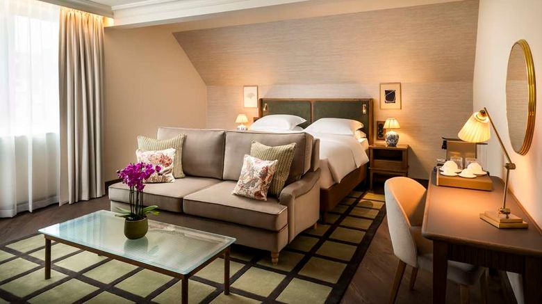 <b>Brunfels Hotel Suite</b>. Images powered by <a href="https://iceportal.shijigroup.com/" title="IcePortal" target="_blank">IcePortal</a>.