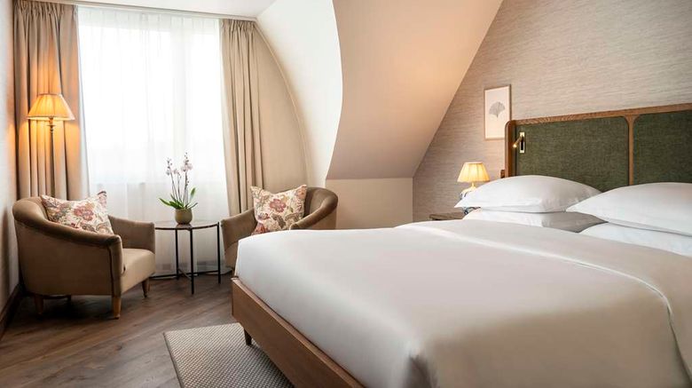 <b>Brunfels Hotel Suite</b>. Images powered by <a href="https://iceportal.shijigroup.com/" title="IcePortal" target="_blank">IcePortal</a>.