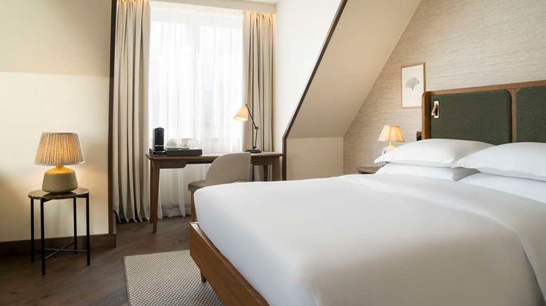 <b>Brunfels Hotel Suite</b>. Images powered by <a href="https://iceportal.shijigroup.com/" title="IcePortal" target="_blank">IcePortal</a>.