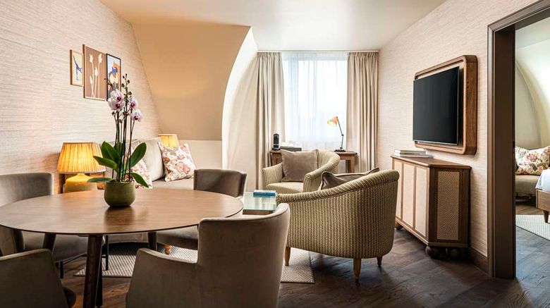<b>Brunfels Hotel Suite</b>. Images powered by <a href="https://iceportal.shijigroup.com/" title="IcePortal" target="_blank">IcePortal</a>.