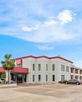Econo Lodge Inn & Suites