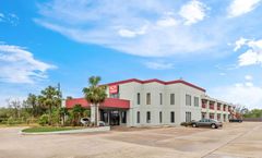 Econo Lodge Inn & Suites
