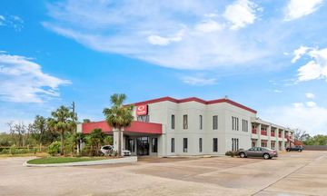 Econo Lodge Inn & Suites