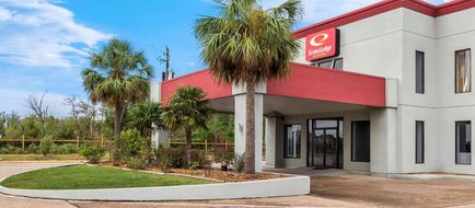 Econo Lodge Inn & Suites Exterior