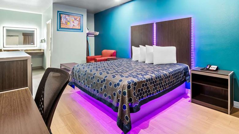 <b>Econo Lodge Inn & Suites Room</b>. Images powered by <a href="https://iceportal.shijigroup.com/" title="IcePortal" target="_blank">IcePortal</a>.
