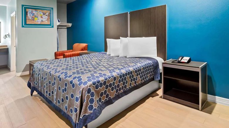 <b>Econo Lodge Inn & Suites Room</b>. Images powered by <a href="https://iceportal.shijigroup.com/" title="IcePortal" target="_blank">IcePortal</a>.