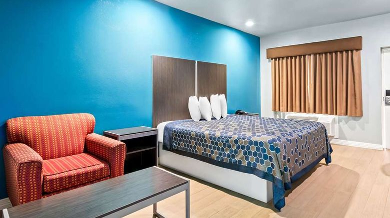 <b>Econo Lodge Inn & Suites Room</b>. Images powered by <a href="https://iceportal.shijigroup.com/" title="IcePortal" target="_blank">IcePortal</a>.