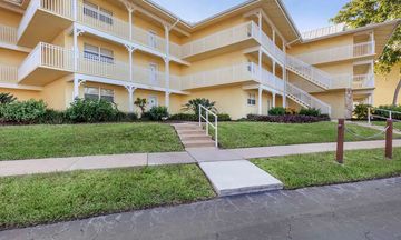 Hilton Vacation Club Charter Club Naples