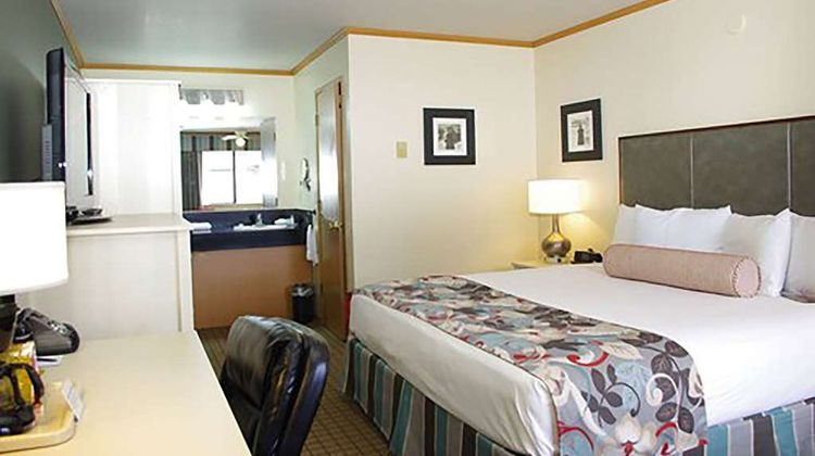 River House Inn, a Baymont by Wyndham Room