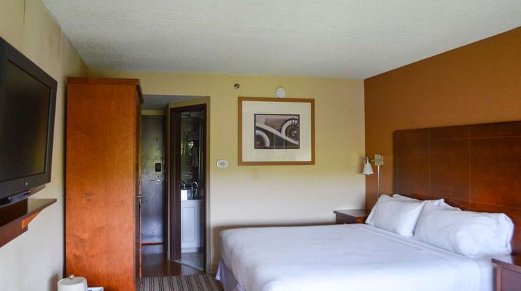 Radisson Hotel Detroit Metro Airport Room