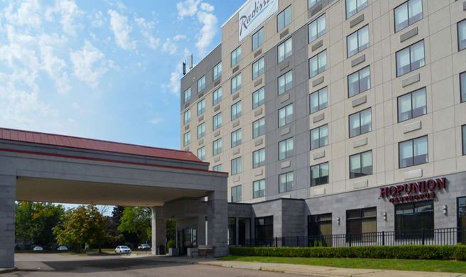 Radisson Hotel Detroit Metro Airport Exterior