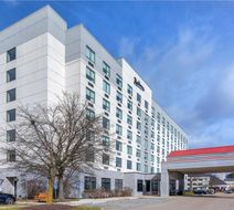 Radisson Hotel Detroit Metro Airport Exterior