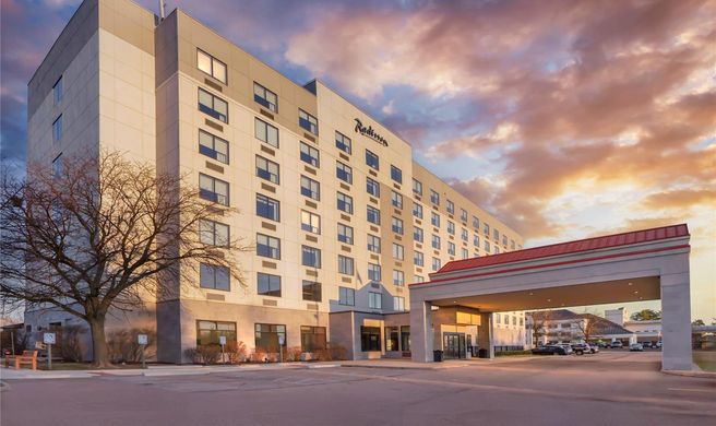 Radisson Hotel Detroit Metro Airport Exterior